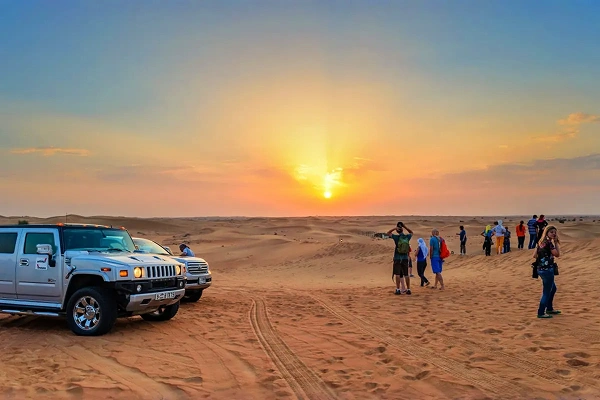 Dubai Budget Explorer with Dubai Mall Attractions